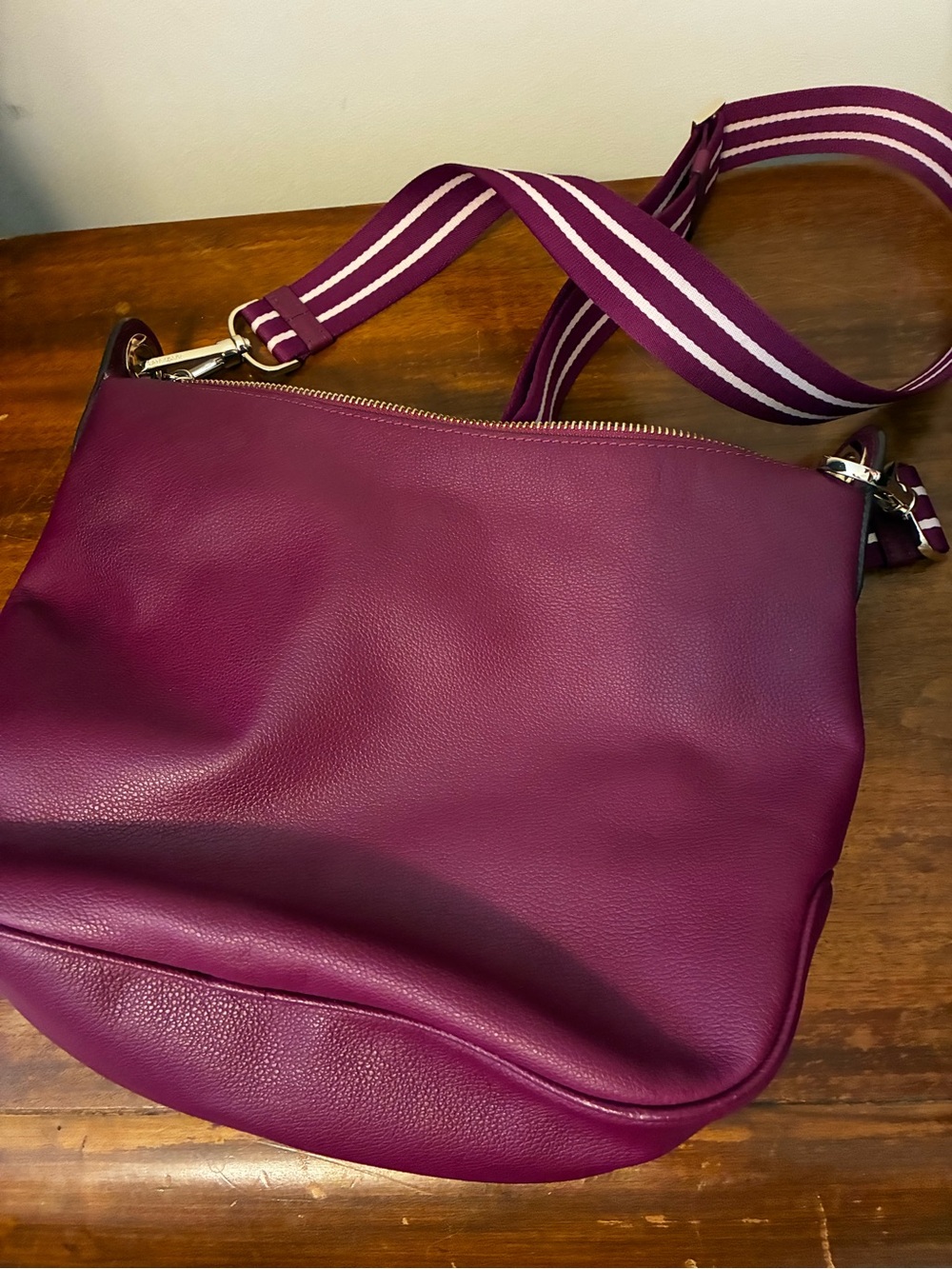 Kate Spade - Crossbody Bag in dark pink/maroon with Adjustable Stripe Strap